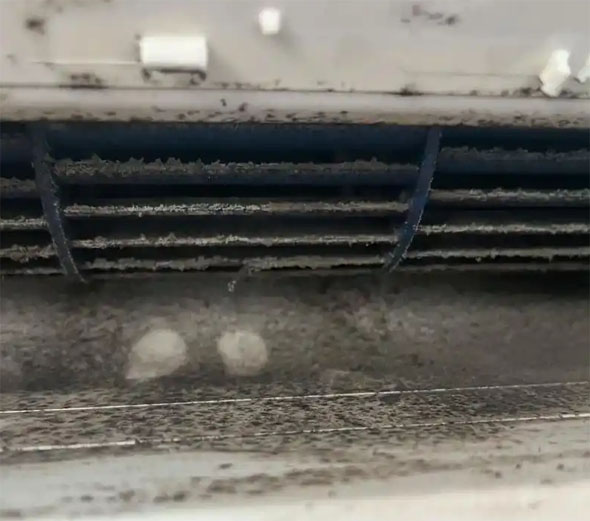 商都空调吹的风有股烧焦味是怎么回事